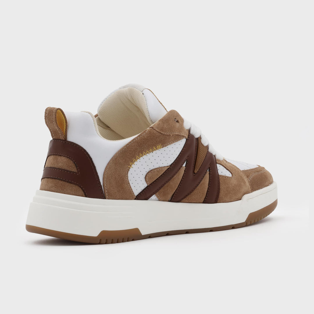 Vue arrière de la sneakers Infinity Camel – semelle épaisse et finition en cuir suédé