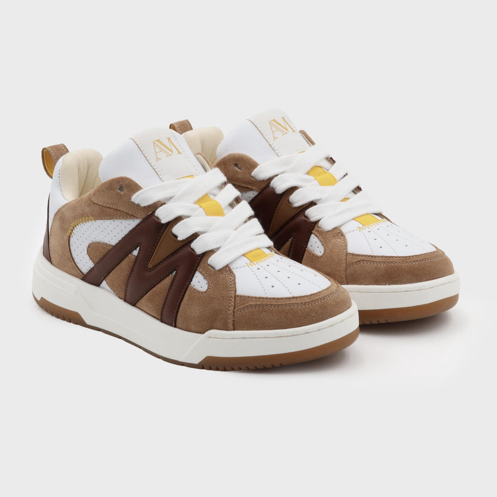 Infinity Camel – paire de sneakers en cuir avec détails perforés et logo AM