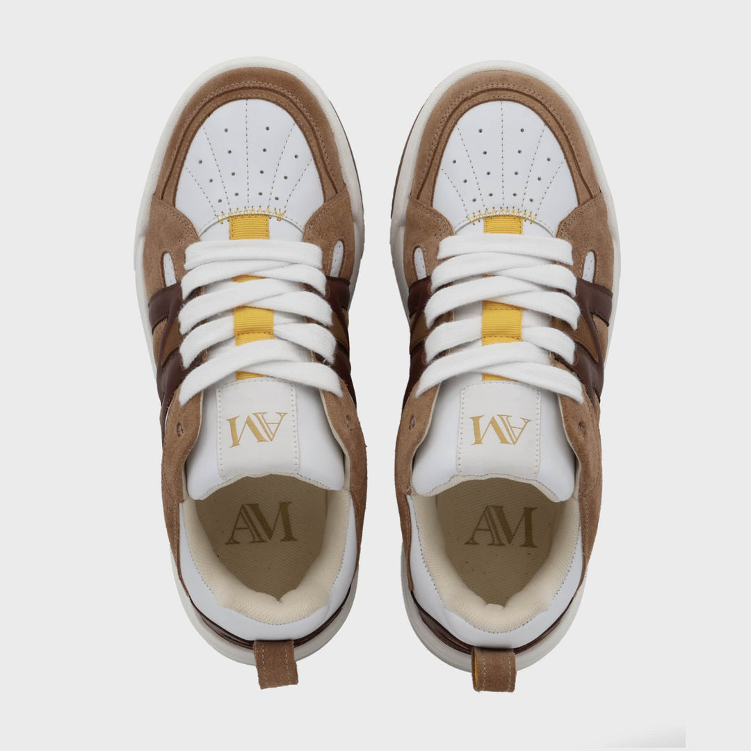 Vue du dessus des sneakers Infinity Camel – design symétrique et finitions premium
